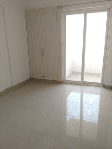 Room in 2 BHK Apartment at Amrapali Riverview, Amrapali Leisure Valley – for Rent