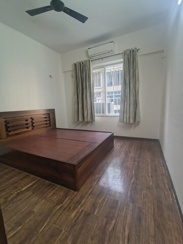 Room in 3 BHK Apartment at Dharampeth – for Rent
