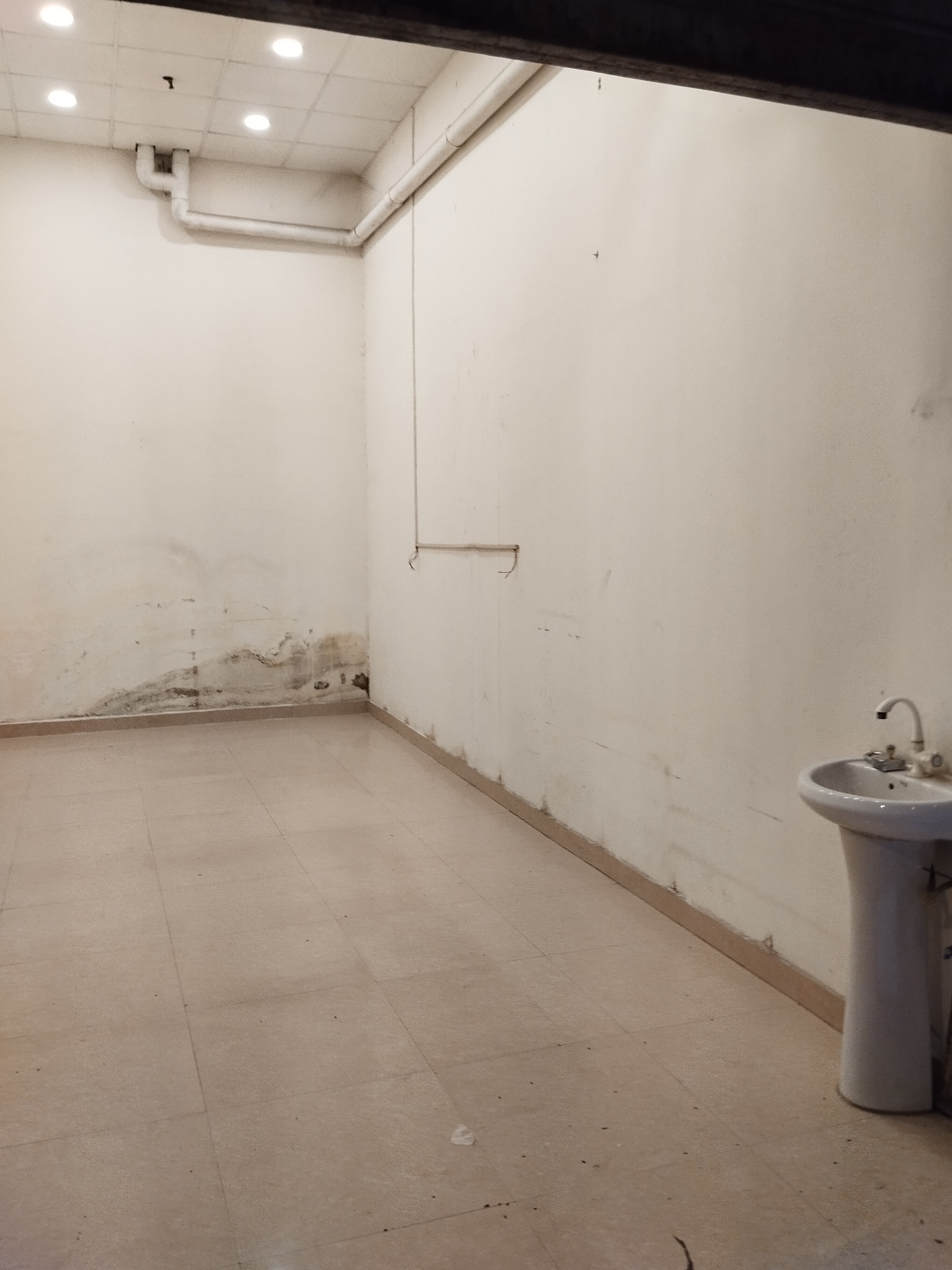 Retail Shop For Sale in Gaur City Center