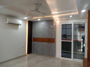 Room in 2 BHK Builder Floor at DLF Cyber Park, Sector 20 – for Rent