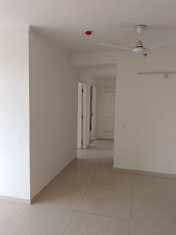 Room in 3 BHK Apartment at Omaxe The Palace, Gomti Nagar – for Rent