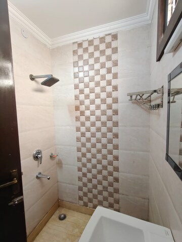 Bathroom in 2 BHK Builder Floor at Sector 40 – for Rent