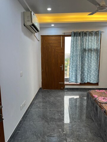 Room in Studio Builder Floor at Sector 21 – for Rent