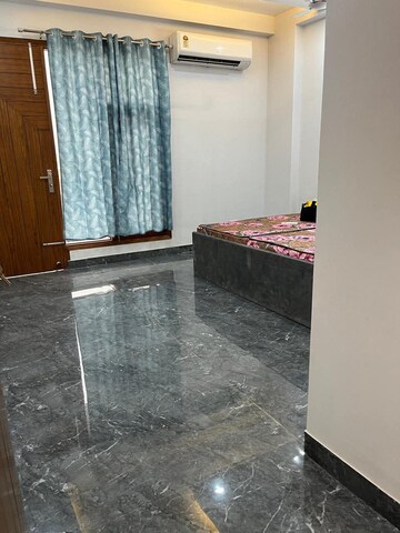 Room in Studio Builder Floor at Sector 21 – for Rent
