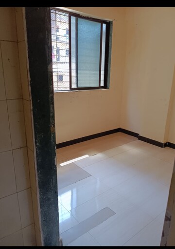 Room in 2 BHK Apartment at Vaibhav Chs Juinagar, Juinagar – for Rent