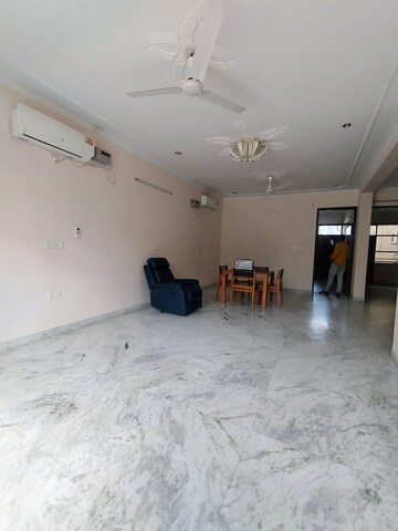 Parking in 2 BHK Builder Floor at RWA Residential Society, Sector 40 – for Rent