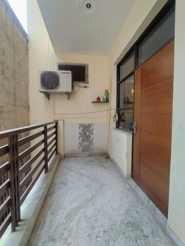Balcony in 2 BHK Builder Floor at RWA Residential Society, Sector 40 – for Rent