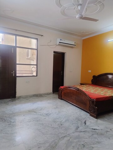 Living Room in 2 BHK Builder Floor at RWA Residential Society, Sector 40 – for Rent