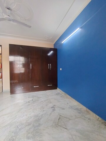 Room in 2 BHK Builder Floor at RWA Residential Society, Sector 40 – for Rent