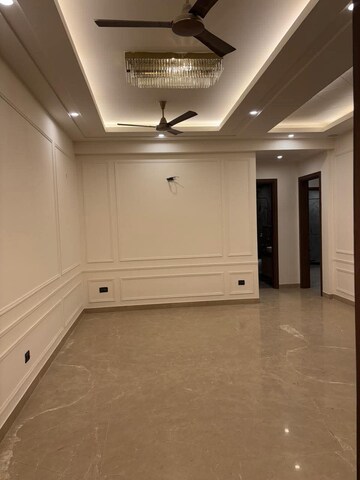 Building Lobby in 1 RK Builder Floor at Sector 21 – for Rent