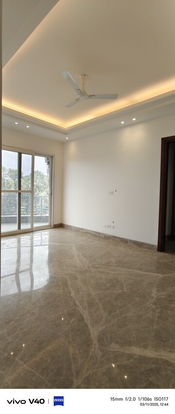 Room in 4 BHK Builder Floor at Green Park – for Rent