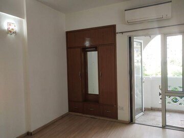 Room in 3 BHK Apartment at Moti Nagar – for Rent