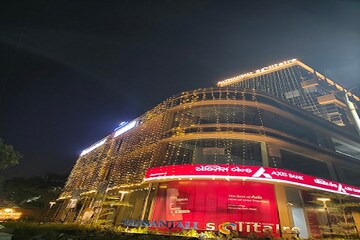  Showroom – Exterior View View at Satellite - for Rent