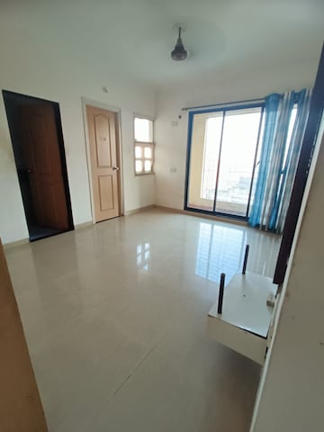 Room in 3.5 BHK Apartment at Gajra Bhoomi Tower, Kharghar – for Rent