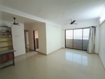 Room in 3.5 BHK Apartment at Gajra Bhoomi Tower, Kharghar – for Rent