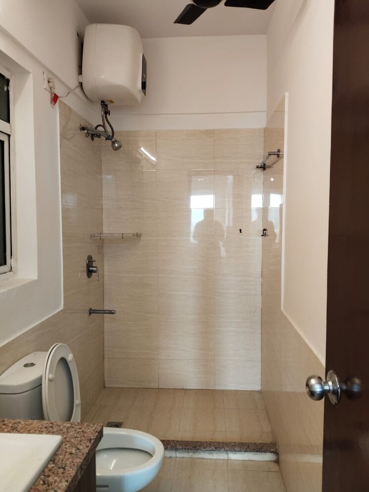 Bathroom, moti nagar 3 Bedroom 1616 Sq.Ft. Apartment In Moti Nagar Delhi 8333107
