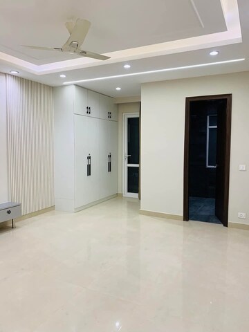 Room in 2 BHK Builder Floor at Sector 21 – for Rent