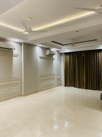Building Lobby in 2 BHK Builder Floor at Sector 21 – for Rent
