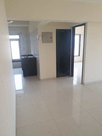 Room in 3 BHK Apartment at Evershine CHS Chembur, Chembur – for Rent