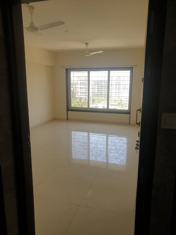Room in 3 BHK Apartment at Evershine CHS Chembur, Chembur – for Rent