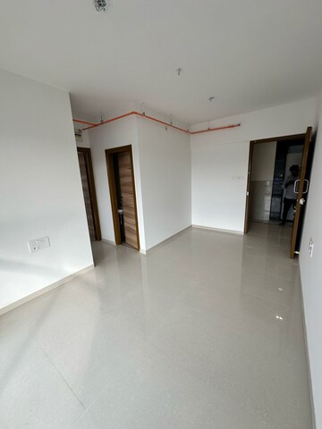 Room in 1 BHK Apartment at Marathon Neo Hills, Tembhipada – for Rent