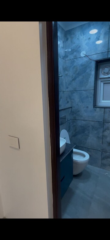 Bathroom in 3 BHK Builder Floor at Uday Arden 45, Sector 45 – for Rent