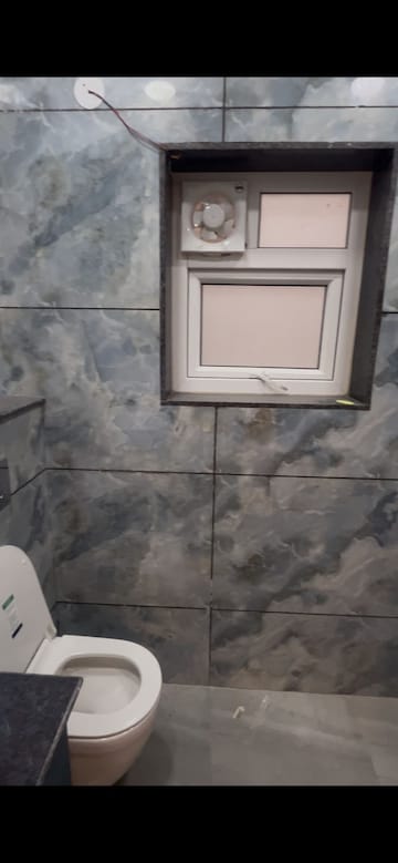Bathroom in 3 BHK Builder Floor at Uday Arden 45, Sector 45 – for Rent