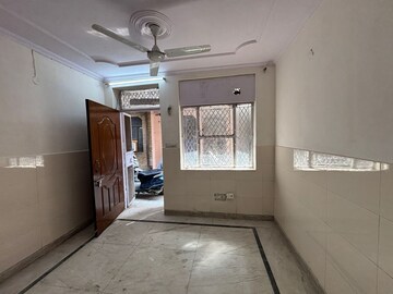 Room in 4 BHK Apartment at Shalimar Garden – for Sale