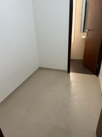 Room in 3.5 BHK Apartment at Omkar Alta Monte, Malad East – for Rent