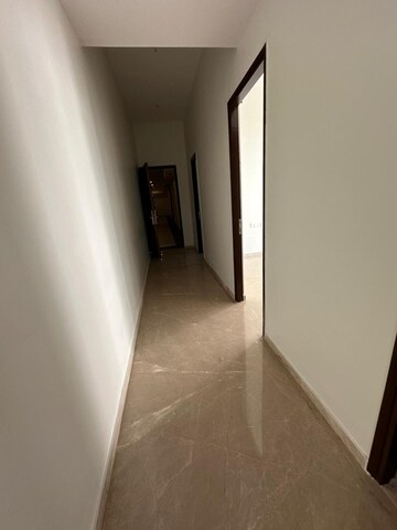 Room in 3.5 BHK Apartment at Omkar Alta Monte, Malad East – for Rent