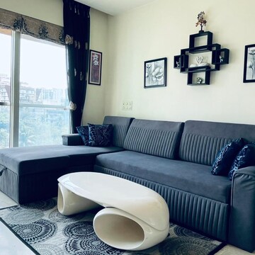 Team Area in 3 BHK Apartment at Khar West – for Sale