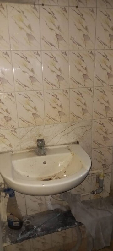 Bathroom in 3 BHK Apartment at Manish Nagar – for Rent