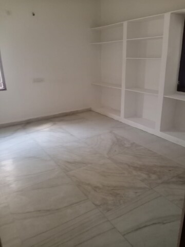 Room in 3 BHK Apartment at Ameenpur – for Rent