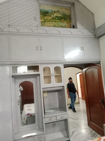 Room in 3 BHK Builder Floor at Huda – for Rent
