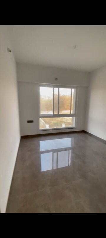 Room in 3 BHK Apartment at Shroff Aureta, Koregaon Park Annexe – for Rent