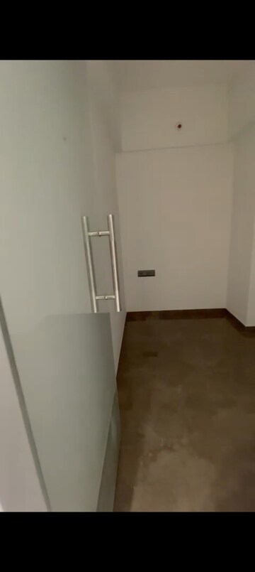 Room in 3 BHK Apartment at Shroff Aureta, Koregaon Park Annexe – for Rent
