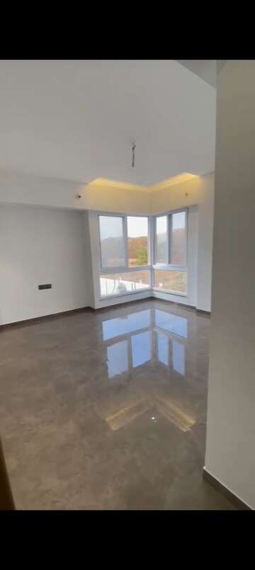 Room in 3 BHK Apartment at Shroff Aureta, Koregaon Park Annexe – for Rent