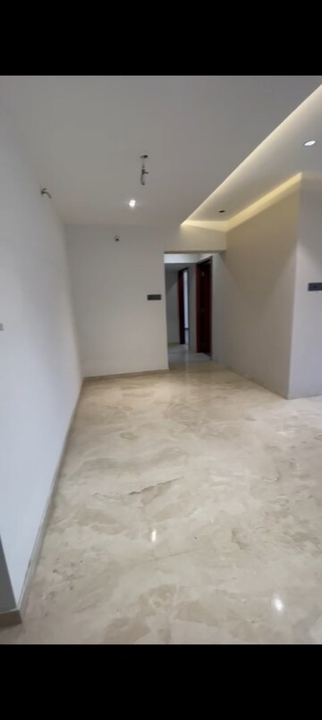 Room in 3 BHK Apartment at Shroff Aureta, Koregaon Park Annexe – for Rent