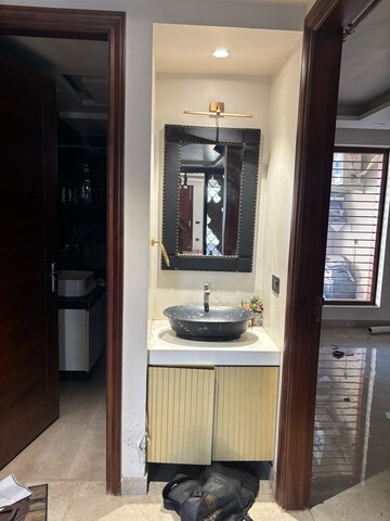 Building Lobby in 5 BHK Builder Floor at BPTP Park Central, Sector 85 – for Rent