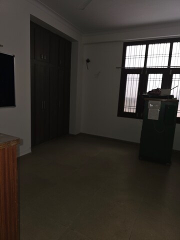Furnished Amenities in 3 BHK Builder Floor at Dadu Dayal Nagar – for Sale