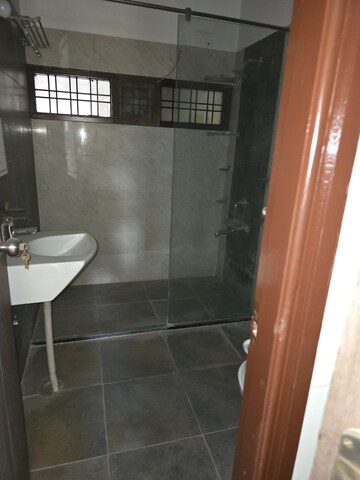Furnished Amenities in 3 BHK Builder Floor at Dadu Dayal Nagar – for Sale
