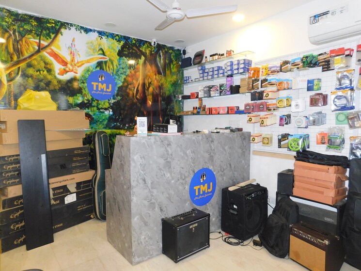 Team Area, lajpat nagar i Commercial Showroom 900 Sq.Ft. In Lajpat Nagar I Delhi 8333890
