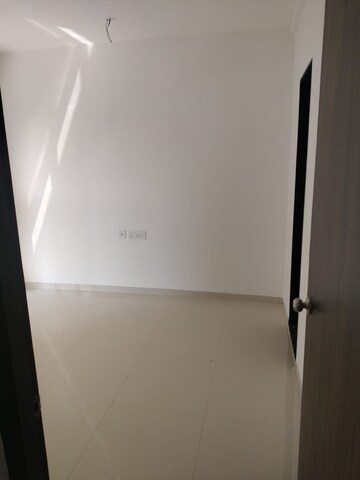  1.5 BHK Apartment at Dosti Oro 67, Kandivali West – for Rent