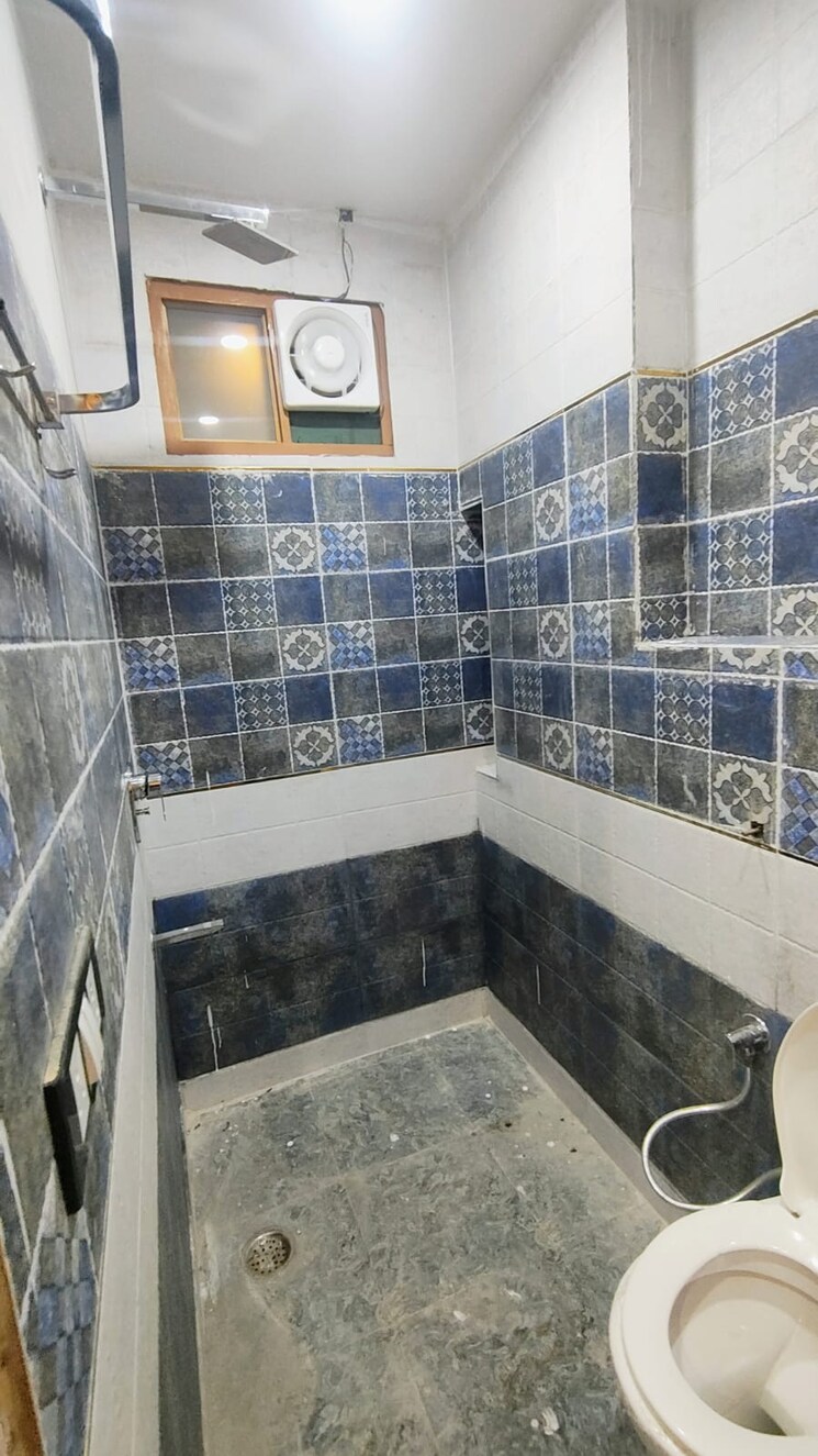 Balcony, laxmi nagar 4 Bedroom 1400 Sq.Ft. Builder Floor In Laxmi Nagar Delhi 8333942