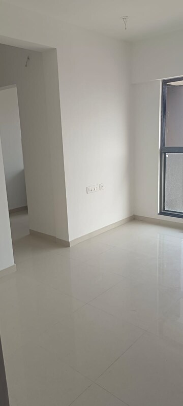 Room in 1 BHK Apartment at Godrej Nest Kandivali, Kandivali East – for Rent