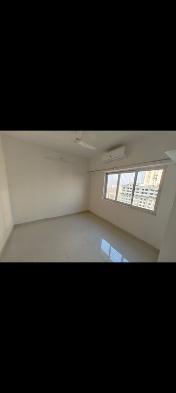 2 BHK Apartment For Rent in Omkar Signet, Malad East