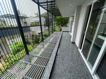 Balcony in 4 BHK Builder Floor at DLF Atria, Dlf Phase ii – for Rent