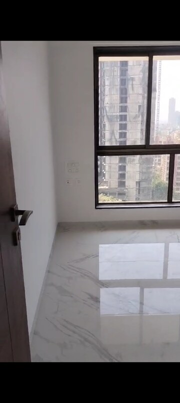 Room in 2 BHK Apartment at Anant Tara, Kandivali West – for Rent