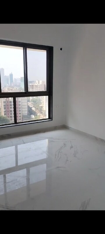 Room in 2 BHK Apartment at Anant Tara, Kandivali West – for Rent