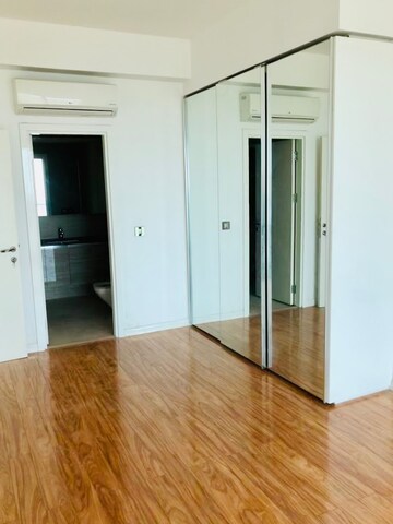 Room in 4 BHK Apartment at DLF The Crest, Sector 54 – for Rent
